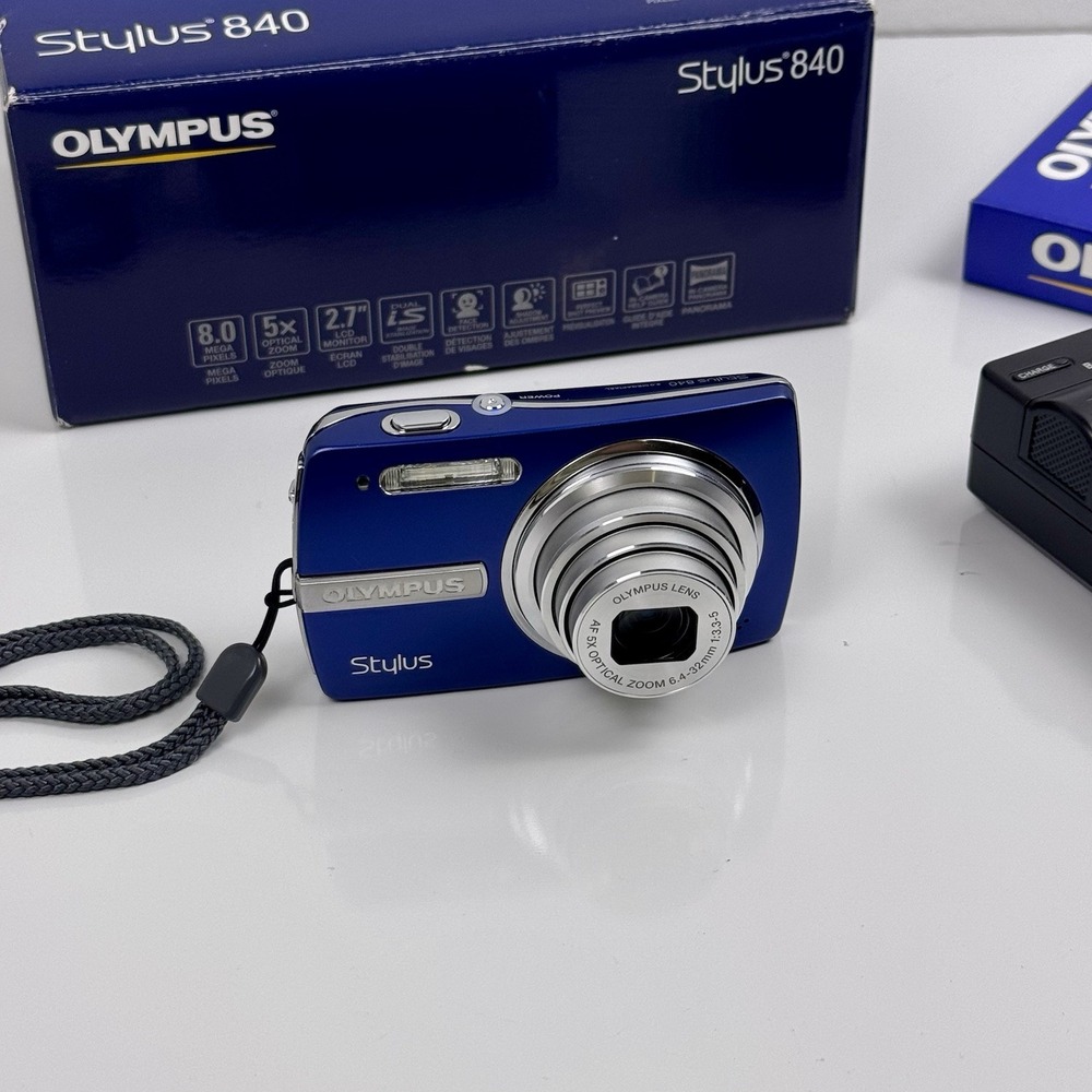 Olympus Stylus 840 8MP Blue Digital Camera Box & Charger Sensor Issue For Parts